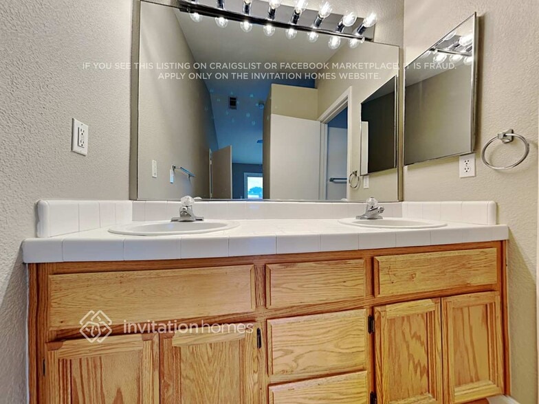 Building Photo - 1013 Bay Shore Dr