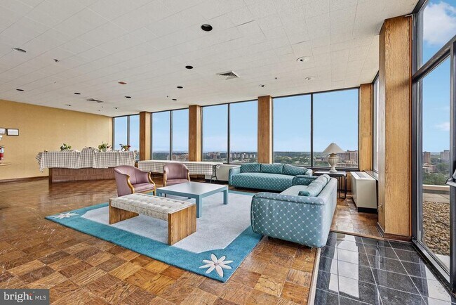 Building Photo - 3709 S George Mason Dr