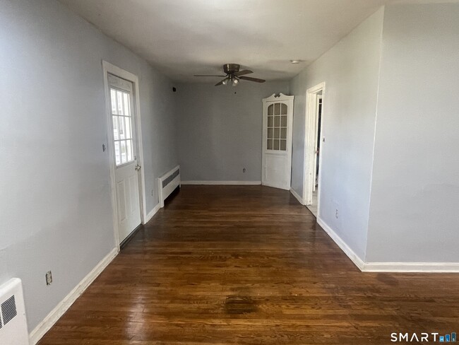 Building Photo - 521 Mill St