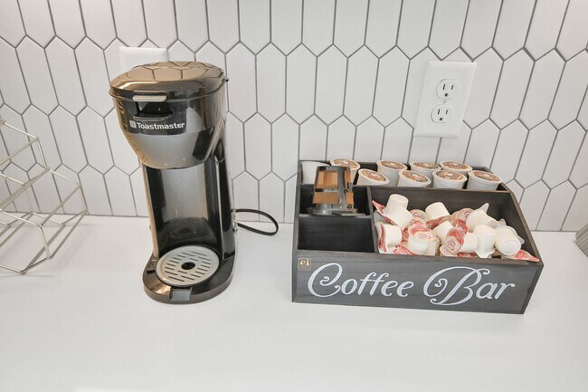 Building Photo - 6115 Campos Dr