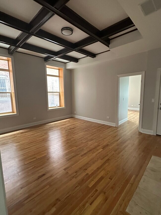 Building Photo - 4824 S King Dr