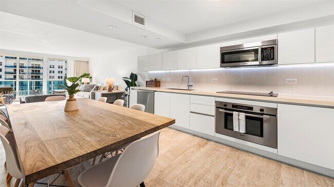 Building Photo - 102 24th St