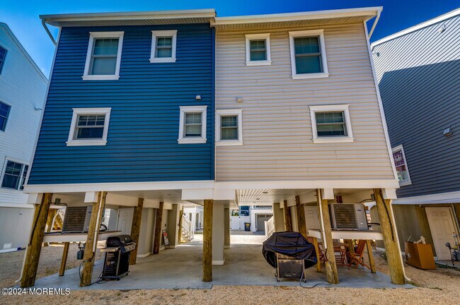 Building Photo - 19 Cummins St