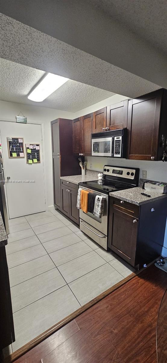 Building Photo - 10391 SW 150th Ct