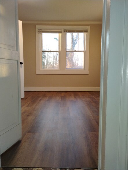 Building Photo - 808 Harrisburg Dr SW