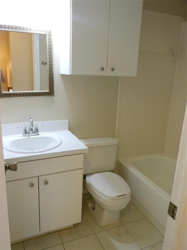 Building Photo - 8402 Siskin Cove