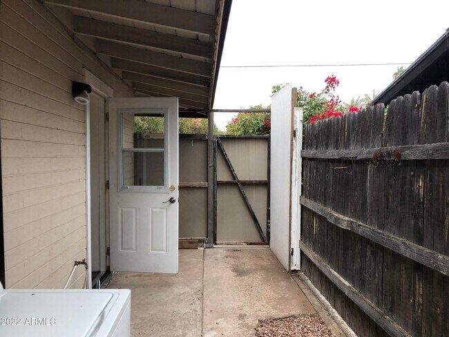 Building Photo - 2020 S Granada Dr