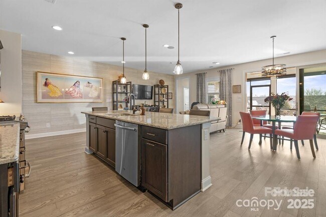 Building Photo - 305 Hemlock Bluff Ct