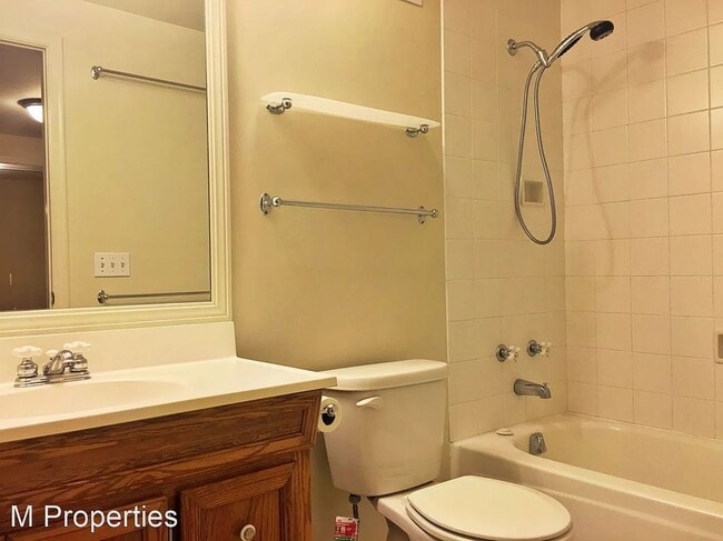 Building Photo - 728 Diamond St