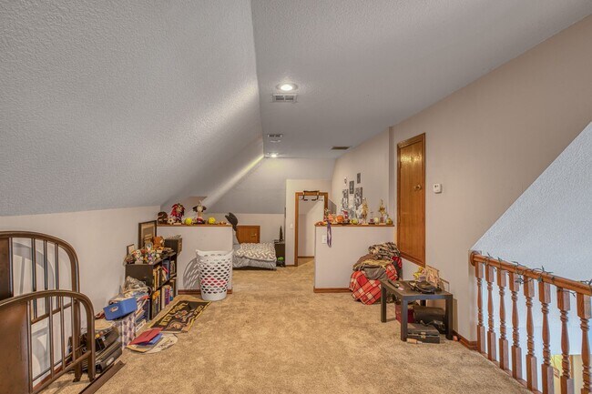 Building Photo - Highly desirable home in Briarbrook