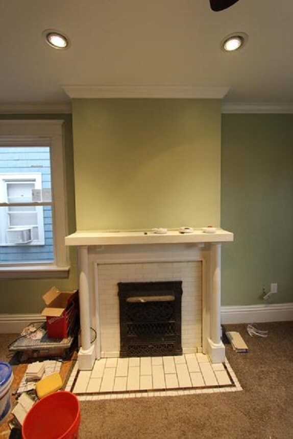 Mantle Living Room - 1906 Morrell St