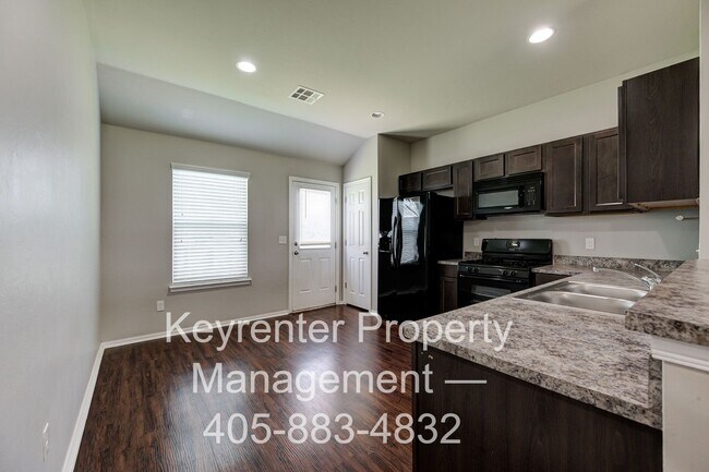 Building Photo - Gorgeous 3 Bed 2 Bath in Moore/SE OKC