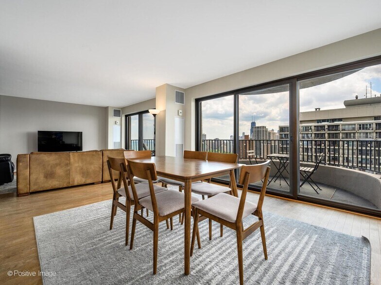 Building Photo - 2020 N Lincoln Park W