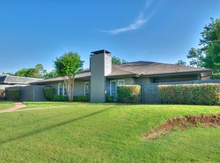 Building Photo - 2901 Rosewood Ln