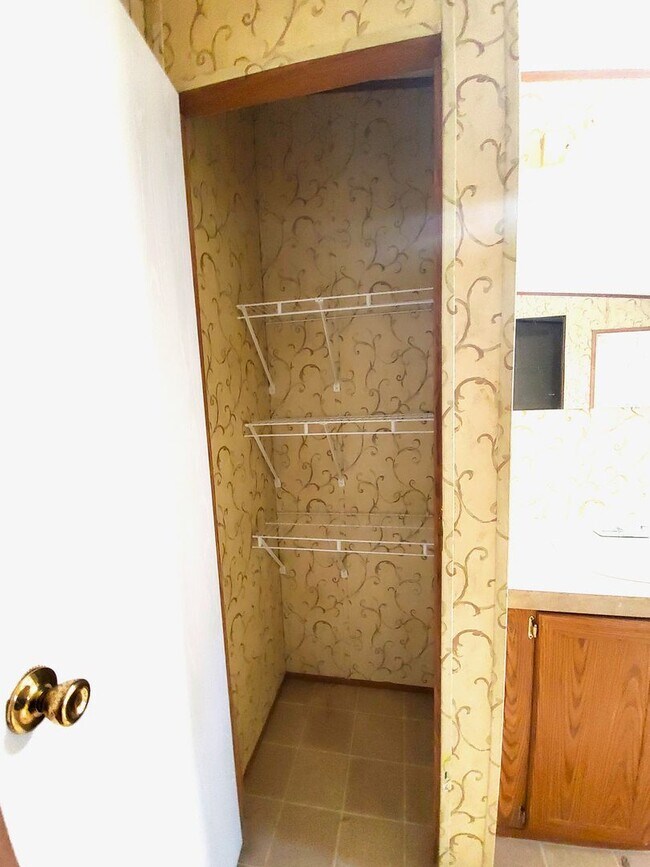 Building Photo - Spacious 4 bedroom with 3 FULL bathrooms nestled on 2 acres! MUST SEE!!!