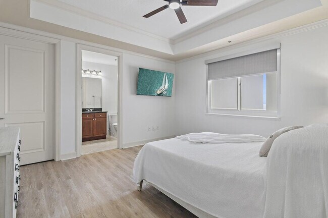 Building Photo - 725 Gulf Shore Dr