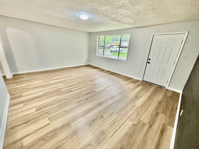 Building Photo - 3 Bedroom Ranch for Rent!