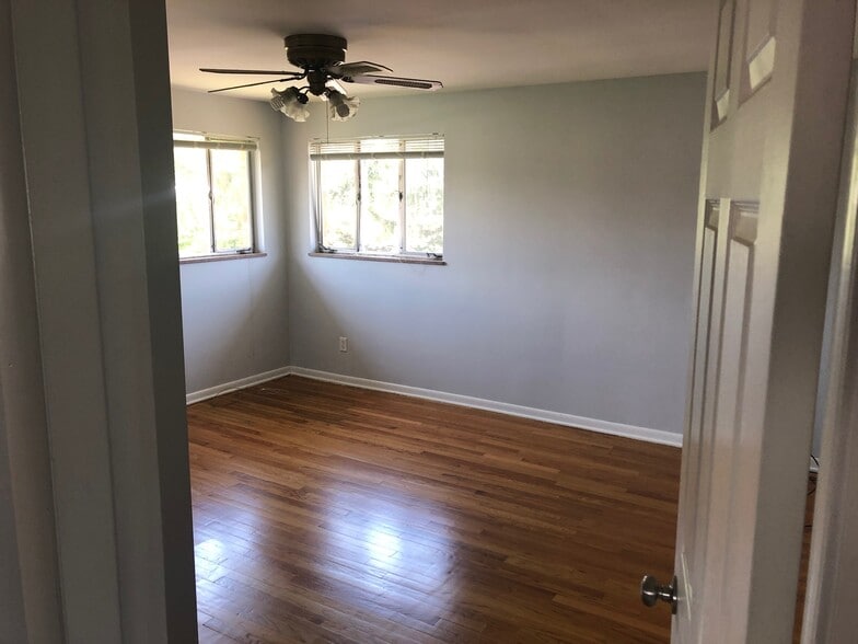 Building Photo - 3442 Warren Rd