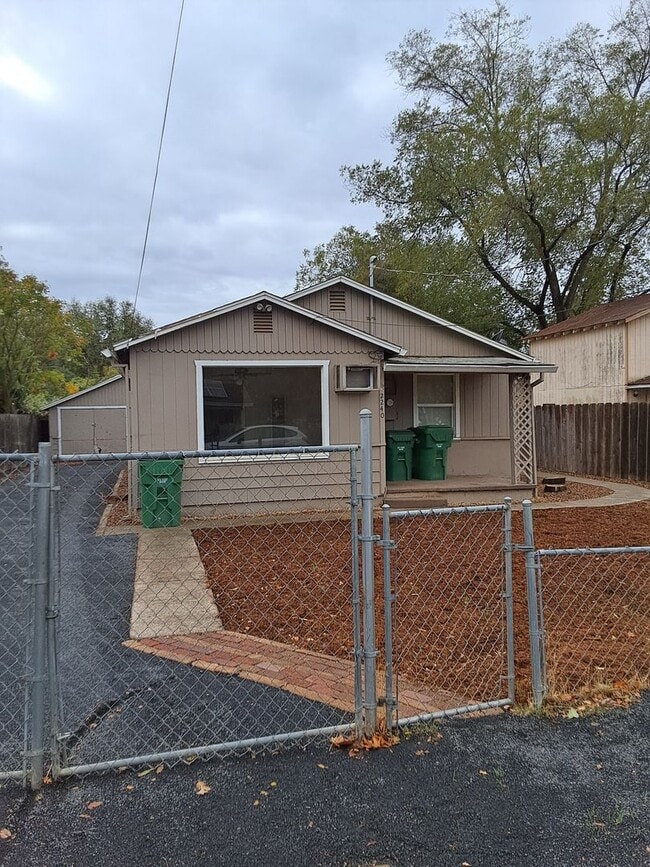 Primary Photo - House plus studio!