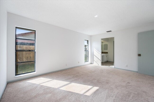 Building Photo - 2216 Amesbury Ct
