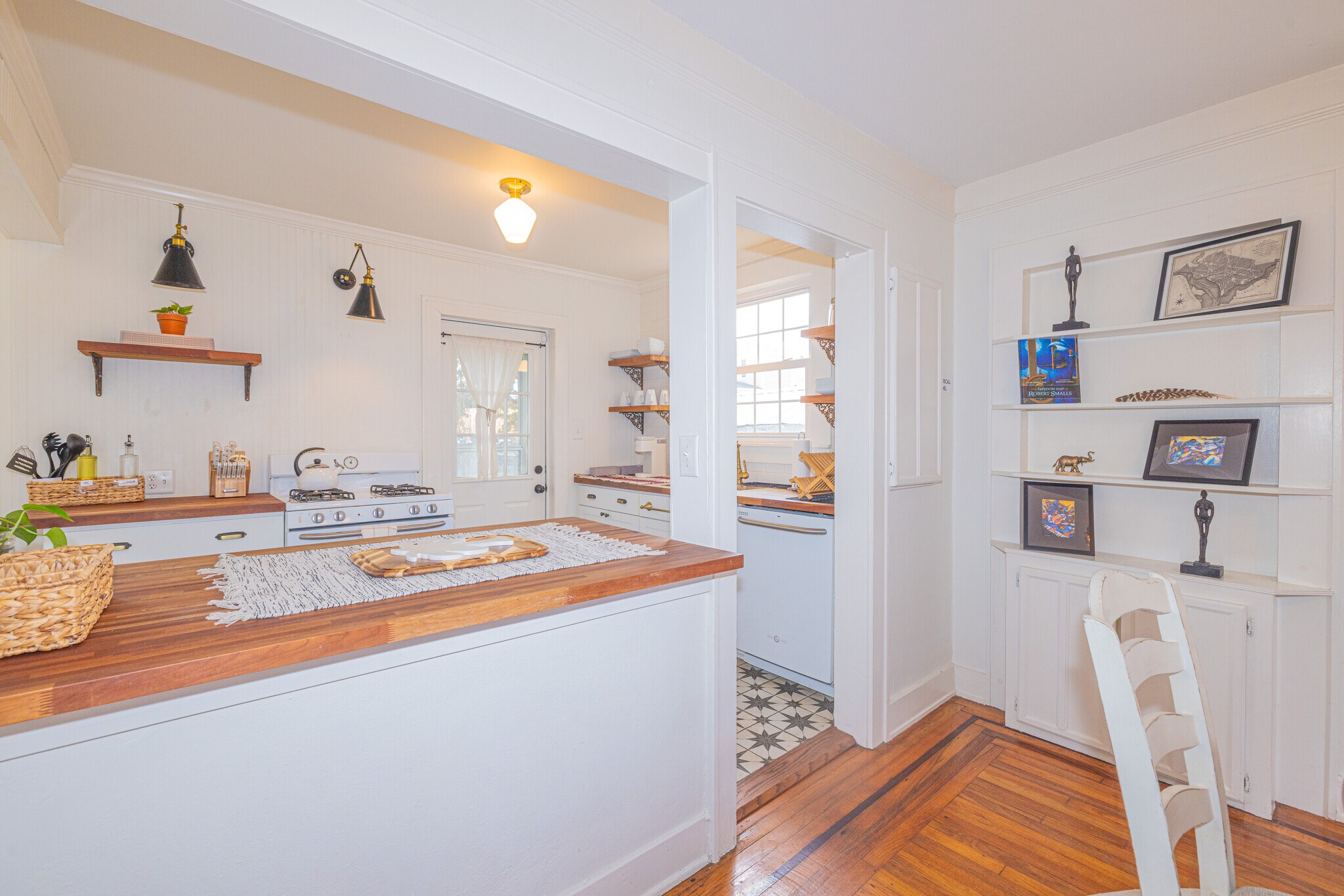 Building Photo - 1049 Buist Ave