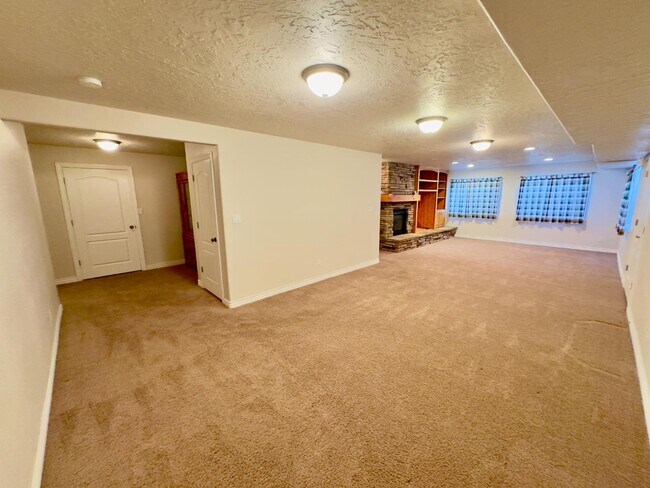 Building Photo - 207 S 50 W