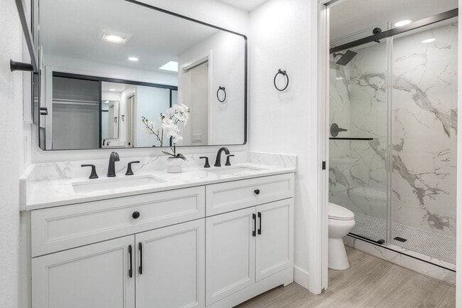 Building Photo - Beautifully remodeled single-story home in the heart of Solana Beach!