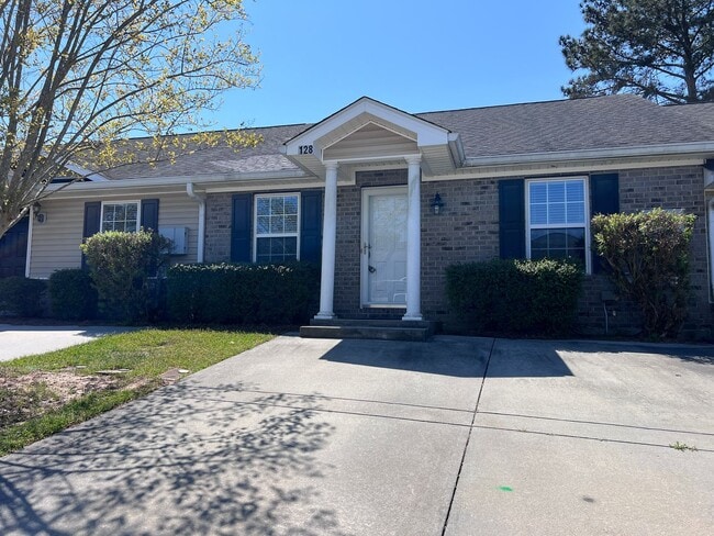 Building Photo - Fantastic 2 bedroom 2 bath townhome