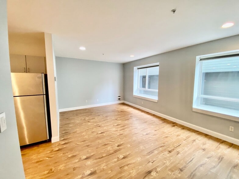 Building Photo - Belltown Condo...........