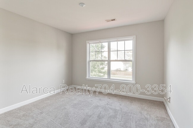 Building Photo - 13843 Porter Creek Rd