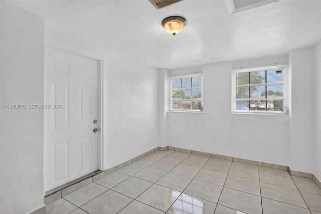 Building Photo - 1498 NE 180th St