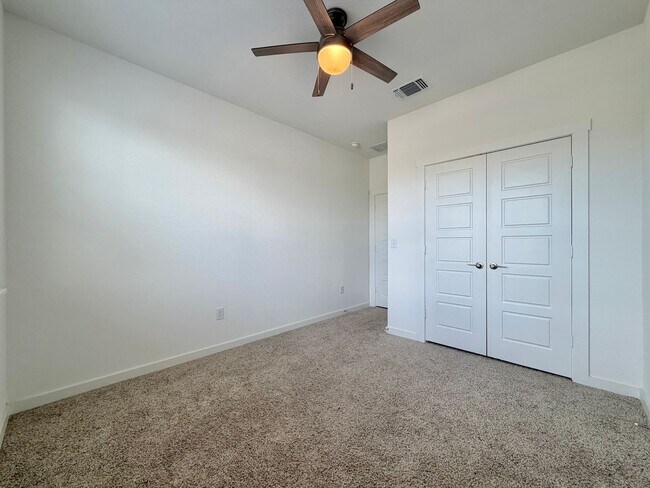 Building Photo - 2901 Louris Ln