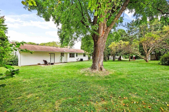 Building Photo - 2728 Florann Dr