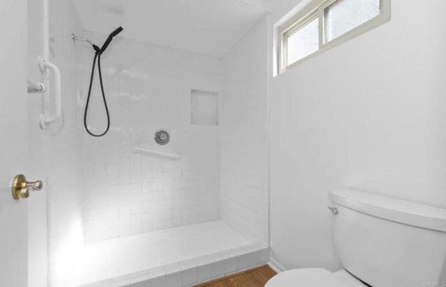 Building Photo - 6880 Hyde Park Dr