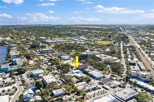 Building Photo - 310 SE Denver Ave