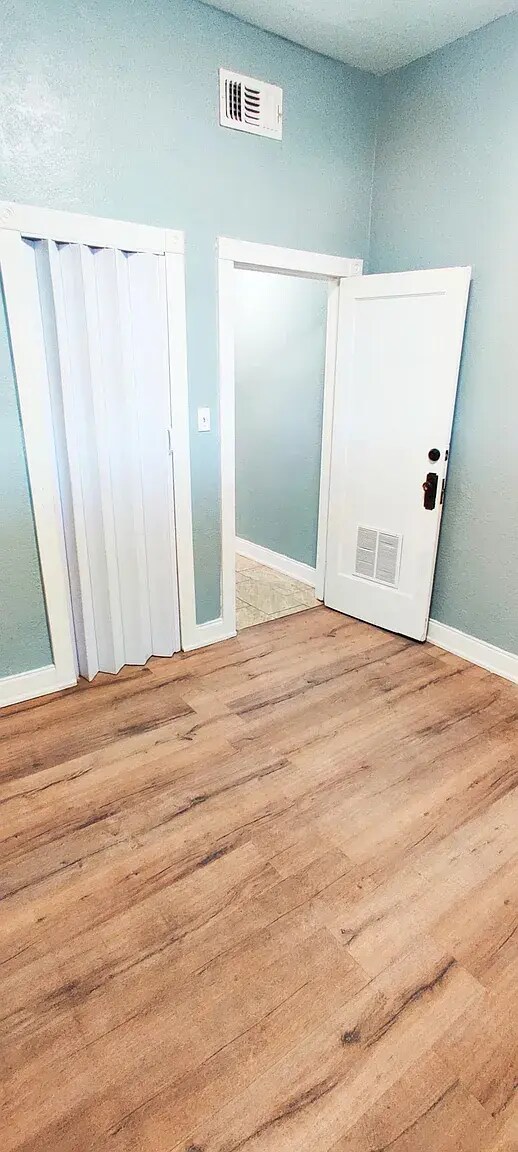 Building Photo - 404 N Ridgewood Ave