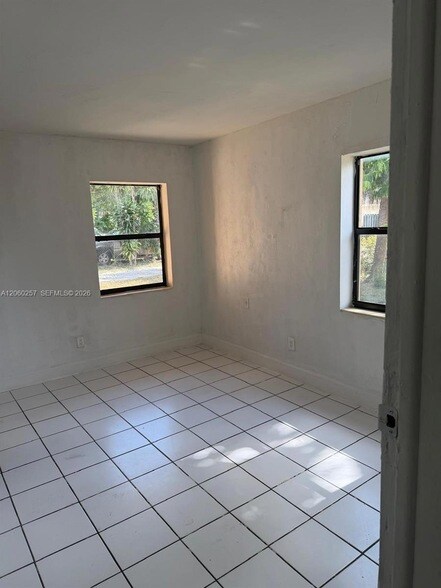 Building Photo - 2580-2596 SW 8th St
