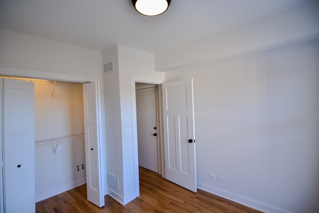 Building Photo - 2205 W Eastwood Ave