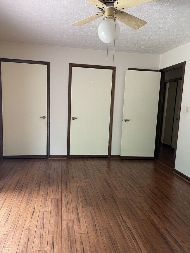 Building Photo - 170 Longview Dr