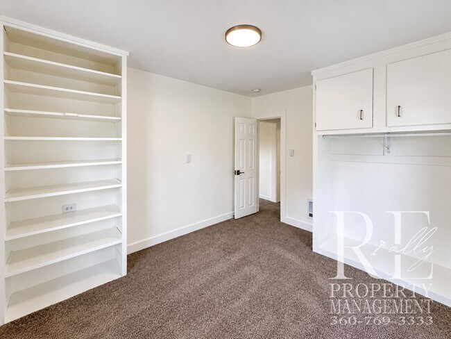 Building Photo - 109 N Wycoff Ave