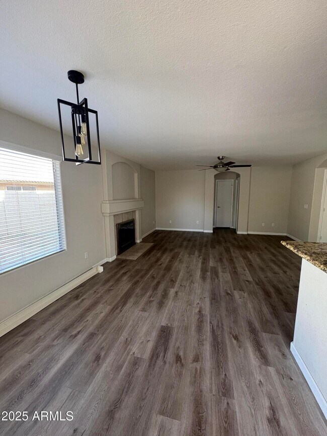 Building Photo - 1472 E Constitution Dr