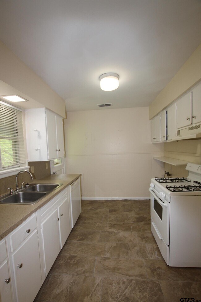 Building Photo - 420 E Hudson St