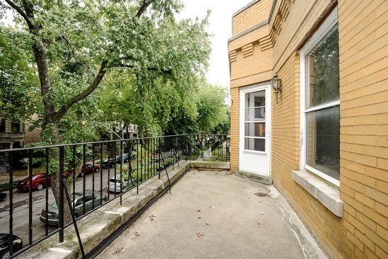 Shared front porch - 3654 N Janssen Ave