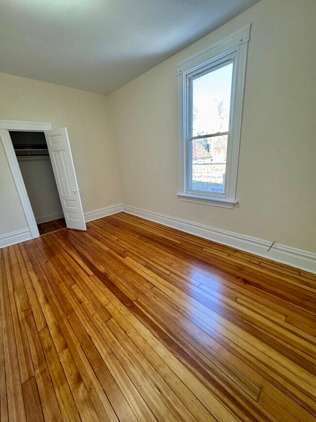 Building Photo - 1331 N Maplewood Ave