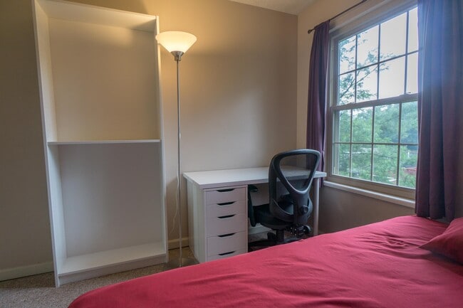 Building Photo - 3200 John Hinkle Pl