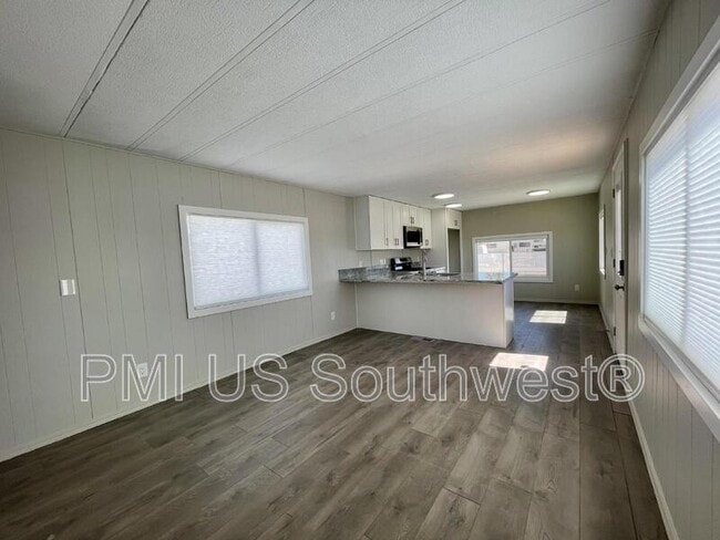Building Photo - 437 Riverfront Dr