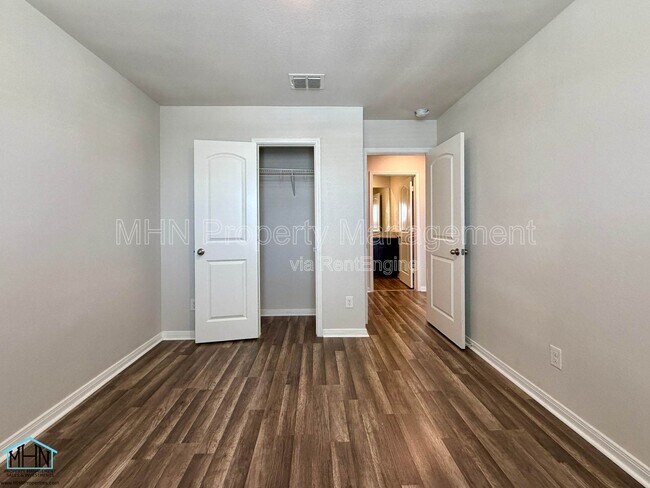 Building Photo - 10950 Chippewa Trce