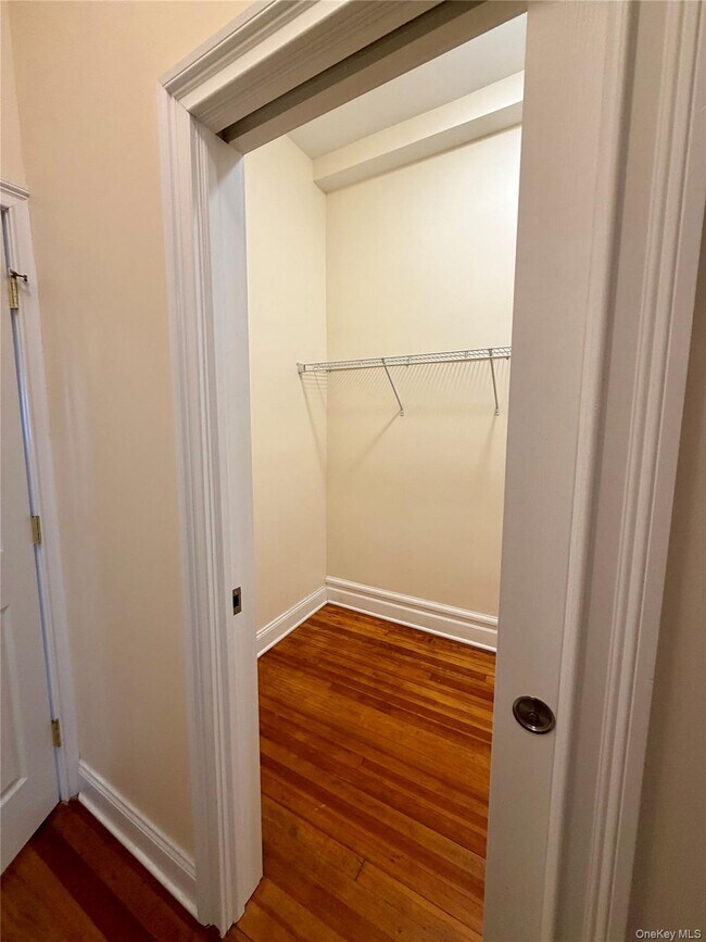 Building Photo - 337 Main St