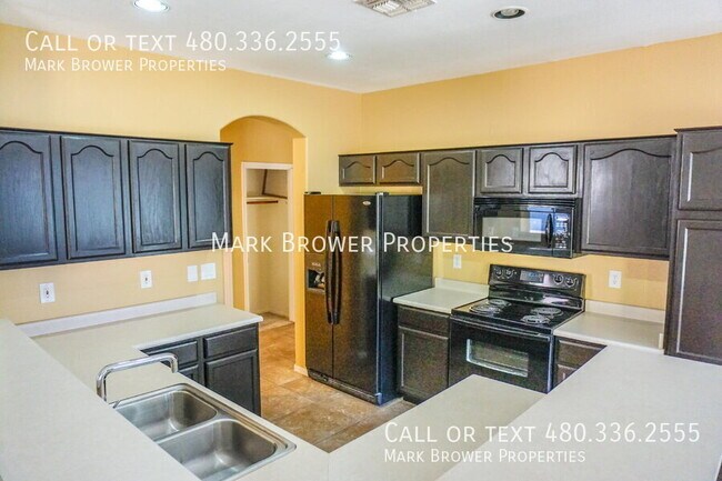 Building Photo - 1362 W Roadrunner Dr