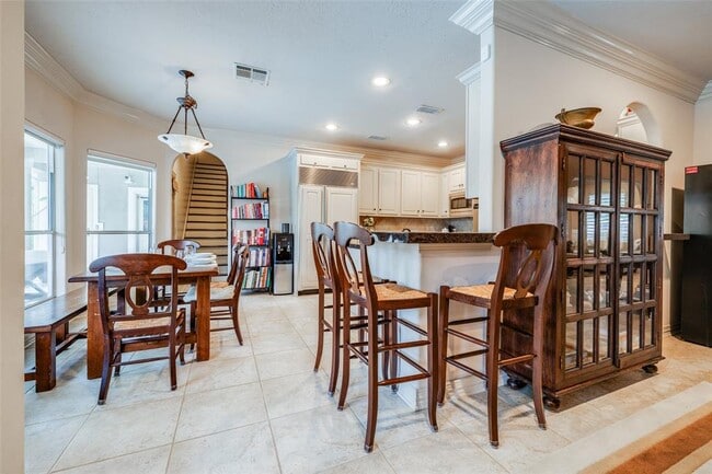 Building Photo - 13911 Royal Springs Ct